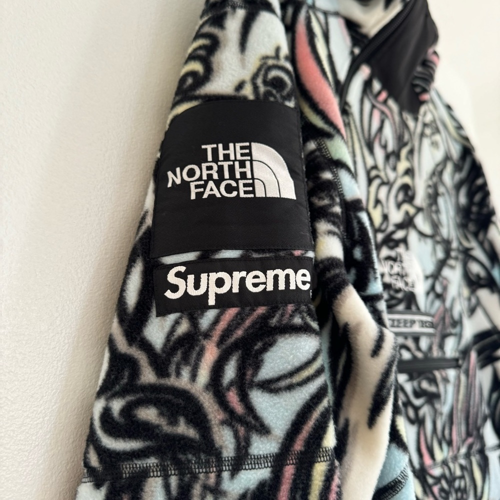 Supreme x The North Face Steep Tech Fleece Pullover
Multicolor Dragon - Picture 3 of 11